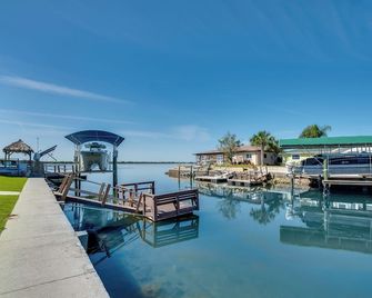 Canal And Gulf Views Spacious Hudson Hom - Hudson - Piscina