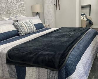 Bell Tower Loft - Firehouse 1918 - Gainesville - Ložnice