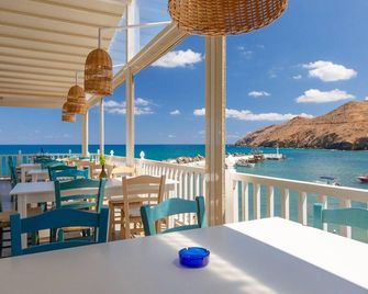 Villa Mary Large Private Pool Walk to Beach Sea Views A C Wifi - 1975 - Gerani - Balcony