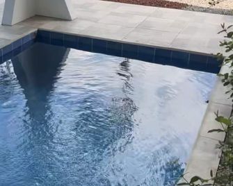 Casa Zella -2 BR whole house, private pool, sleeps up to 6 - Ballena - Piscina