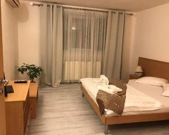 Hotel Vandia - ทิมิโซอารา - ห้องนอน