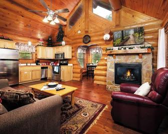 Bearly Lovers - Gatlinburg - Living room