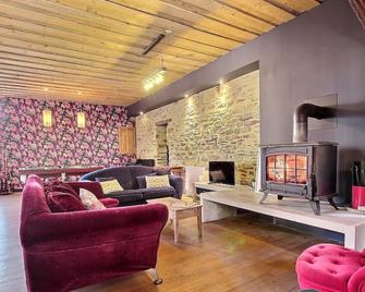 For a vacation in the heart of the magic of Brocéliande, come and stay at Le Libert - Mauron - Salon