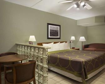 Super 8 by Wyndham South Padre Island - South Padre Island - Bedroom