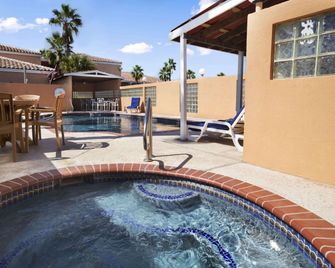 Super 8 by Wyndham South Padre Island - South Padre Island - Pool