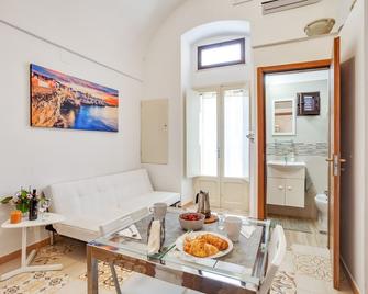 Tiny House 21 Bright Aparment - Polignano a Mare - Comedor