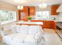 Springwood Cottage - Louisburgh - Living room