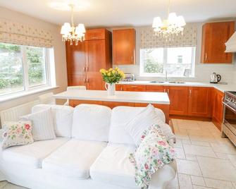 Springwood Cottage - Louisburgh - Living room