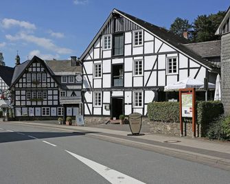 Child-friendly charming flat with garden & barbecue | Nature view - Schmallenberg - Building