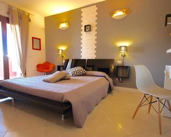 Park 20 Guesthouse - Olbia - Camera da letto