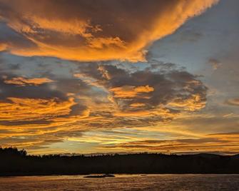 Pristine Waterfront Home Near Sunday River. Ski, Swim, Fish, Relax! 5 Star - Waterford - Vista del exterior