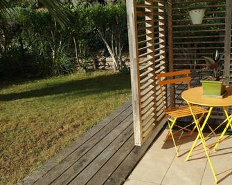 10 Mn From Nice Airport, Sea View, Continued On Terrace And Garden - Saint-Laurent-du-Var - Innenhof