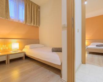 Novi Spa Hotels & Resort - Apartments - Novi Vinodolski - Bedroom