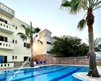 Semiramis Apartments - Piskopiano - Pool