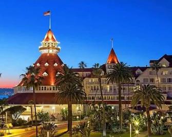 Coronado Unit 3 - B Ave Bungalows · King-sized 1/1, 5-10 Min Walk to Coronado Beach! - Coronado - Edificio