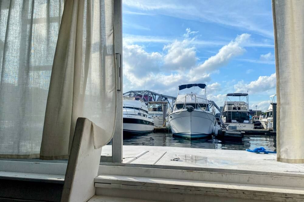 Vintage 1969 Boat on the Providence Marina near Brown University and RISD - Providence - Balcone