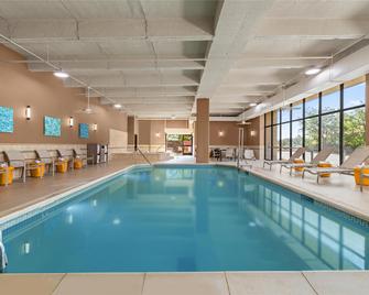 Drury Inn & Suites St. Louis Creve Coeur - Creve Coeur - Piscina