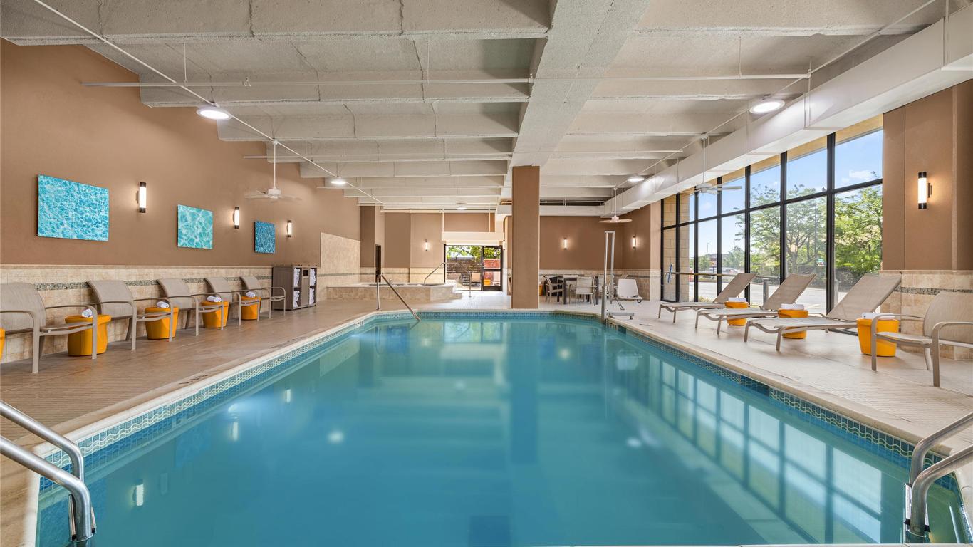 Drury Inn & Suites St. Louis Creve Coeur