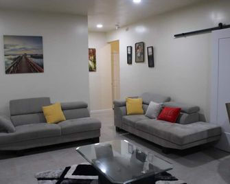 Cozy 1-bedroom apartment in perfect Covington with AC - Covington - Wohnzimmer