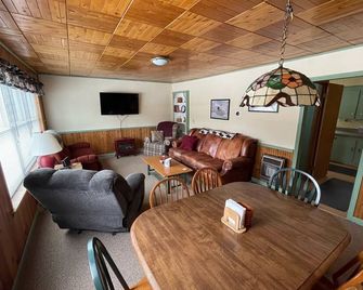 The Birchwood Cottage in Grand Marais, MI - Grand Marais - Dining room