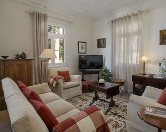 Casa dos Terços by An Island Apart - Sao Vicente - Wohnzimmer