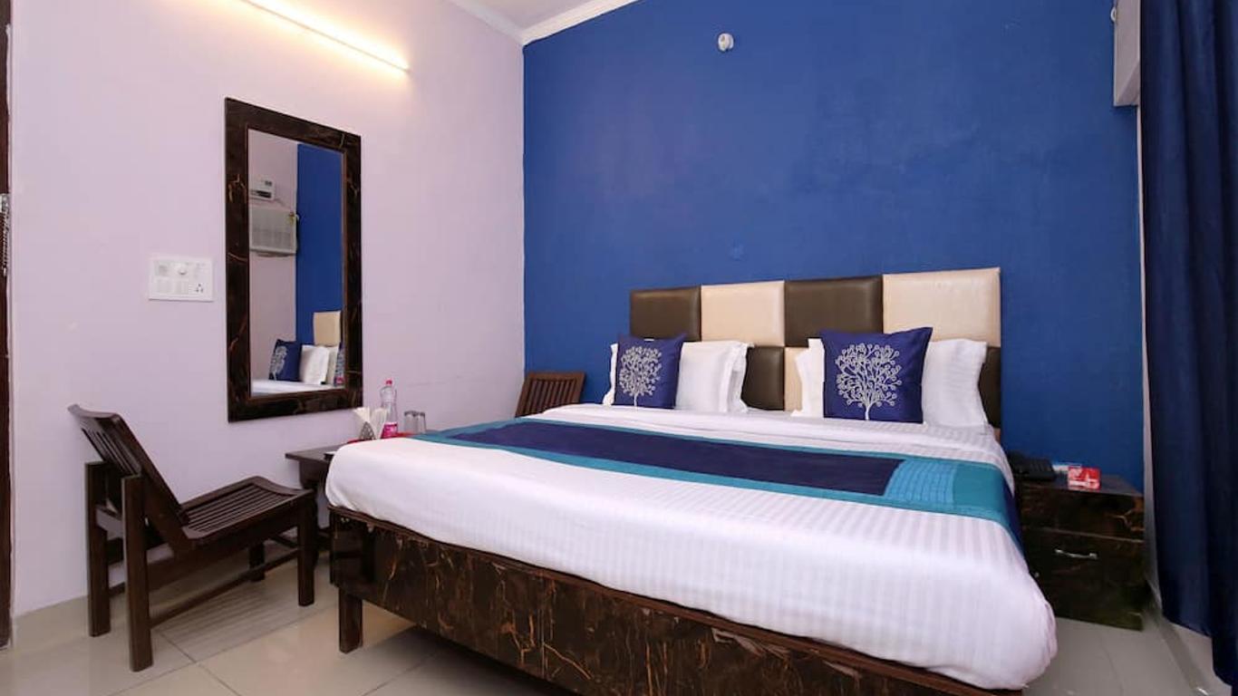 OYO 10012 Hotel Pink City
