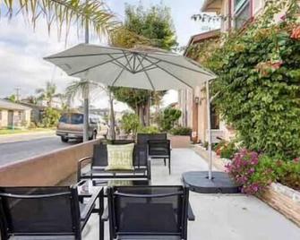 Belmont Shore Beach Bungalow, 2 min walk to town! - Long Beach
