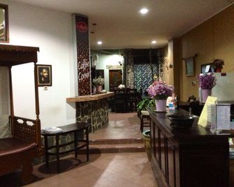 Lathysha Guesthouse - Tangerang City - Front desk
