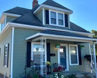 Charming 3-bedroom house in beautiful Greencastle near DePauw campus - Greencastle - Edificio