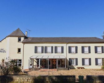 Hotel Les Montois - Céaux - Gebäude