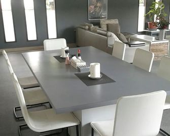 Villa Rumah Putih Abu Abu - Senggigi - Restaurant
