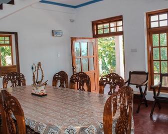Onil Rock Resort - Matale - Dining room