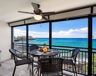Kona Alii 403: Tropical Oceanfront Condo w/ AC & Pool in Downtown Kona - Kailua-Kona - Balkon