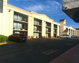 Red Roof Inn Hampton Coliseum - Hampton - Gebouw