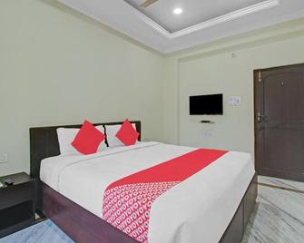 Spacious building with 9 bedrooms and WiFi, AC in welcoming Hyderabad - Hyderabad - Chambre