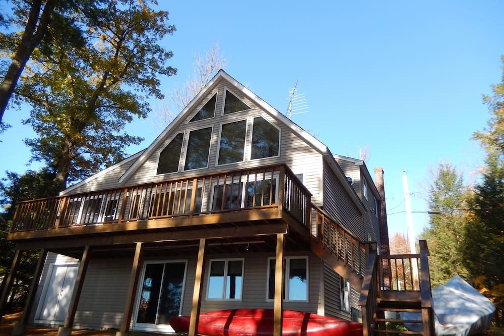 4Br/3bath Lakefront/Ski House in Berkshires. Hi speed wifi
