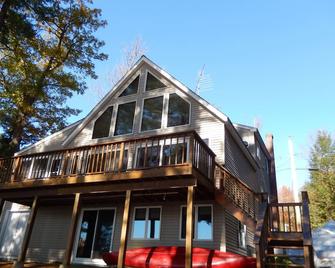 4Br/3bath Lakefront/Ski House in Berkshires. Fully fitted kitchen. Hi speed wifi - Otis - Building