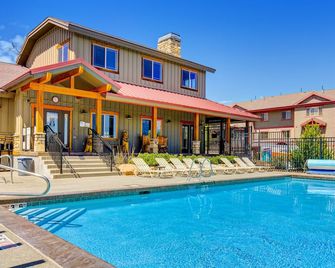 Spacious Townhouse with Private Hot Tub & Shared Pool -- Near Ski Resort - Park City - Piscina