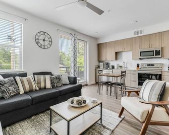 Downtown Modern Bungalow - דאלאס - סלון