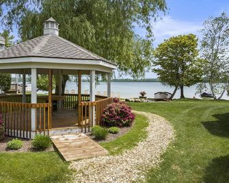 NEW Lakeside Club - 10 Minutes to Harbor Springs and Petoskey! - Petoskey - Patio