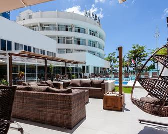 مارامبايا هوتل آند كونفينسوز - بالنياريو كامبوريو - شرفة مرصوفة