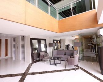 iRise at Azure Urban Resort Residences - Parañaque - Lobby