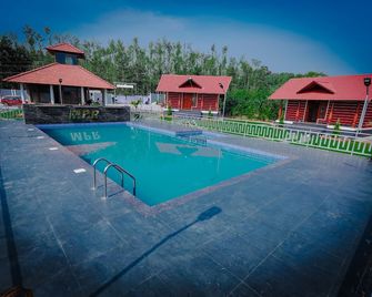 Mountain Peak Resort - Hassan - Piscina