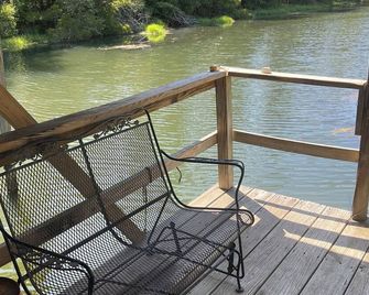 Man-cave w/pool table, dock w/2 boat slips on Lake Seminole! Fisherman’s Heaven - Donalsonville - Balcón