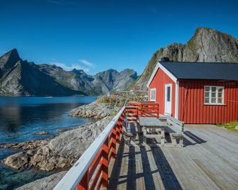 Eliassen Rorbuer - Reine