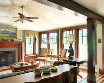 Lakefront Vacation Home on Lake Elmore - Morrisville - Comedor