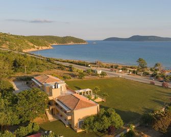 Finiki Plaza - Methoni - Building
