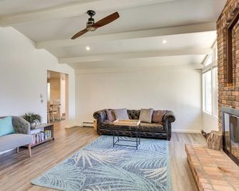 Grand Junction Vacation Rental with Patio and Grill! - Grand Junction - Living room