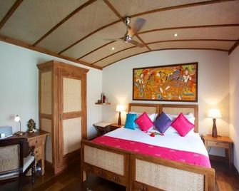 The Lotus - Houseboat - Neeleshwar