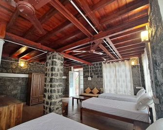 Wooden Chalet @ Kodaikanal - Kodaikanal - Bedroom